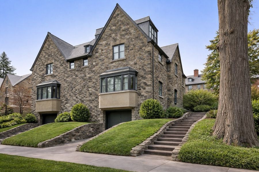 4467 Montrose, sold